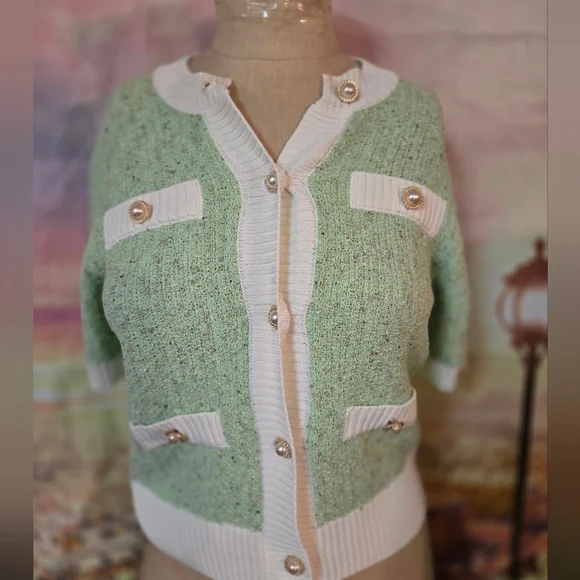 Women's Green and White Sweater - Picture 9 of 10